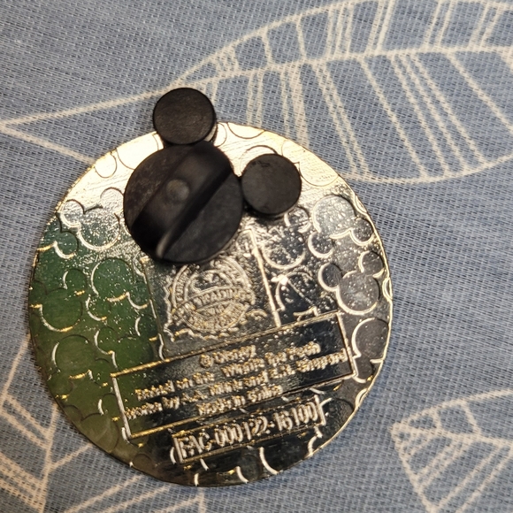 ⭐3 FOR $9, Winnie the Pooh Disney Trading Pin - Picture 2 of 2